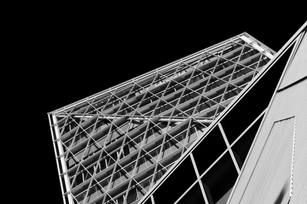 Modern Black and White Wallpaper: Striking Geometric Architectural Design