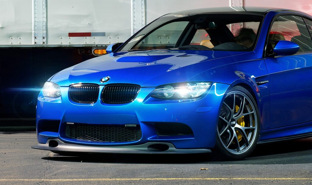 Stunning Blue BMW M3 E92 Wallpaper - Sporty Performance Aesthetic