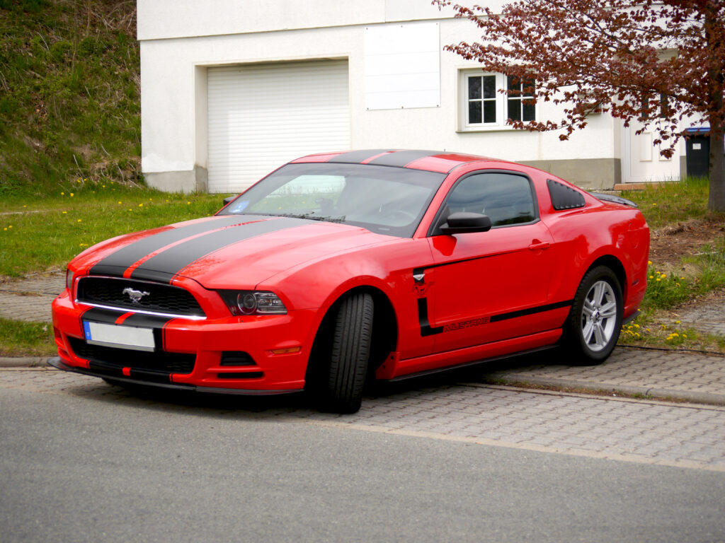Striking Red Mustang Wallpaper: Bold Design for Car Enthusiasts