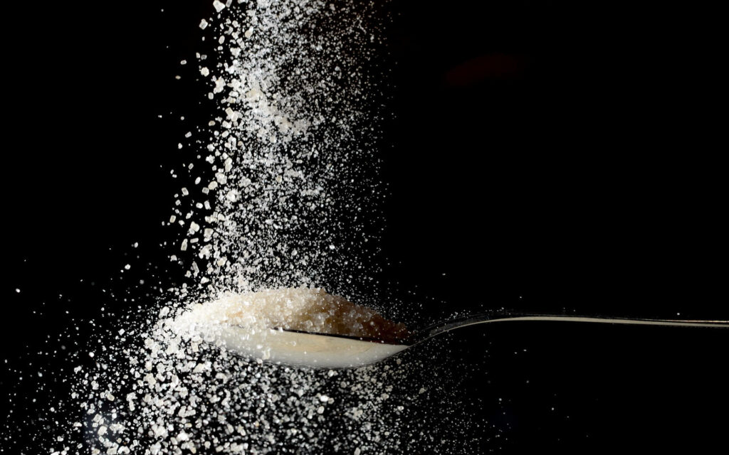 Aesthetic Sugar Overpour Wallpaper - Elegant Silver Spoon Design