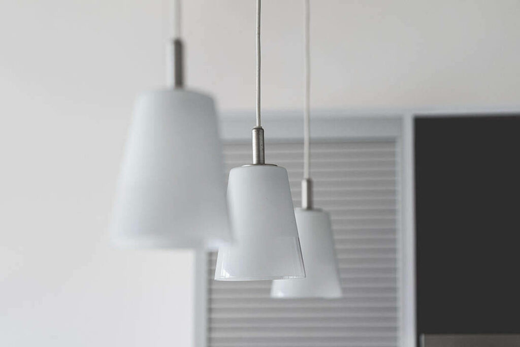 Capturing the Pure Essence: A Minimalist's Paradise - Desktop Wallpaper of Studio Lighting Showcasing Showroom Interior Design Concepts