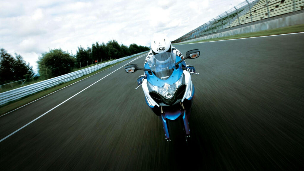 Stunning 1920x1080 HD Wallpaper: Blue Suzuki GSX-R1000 on Track