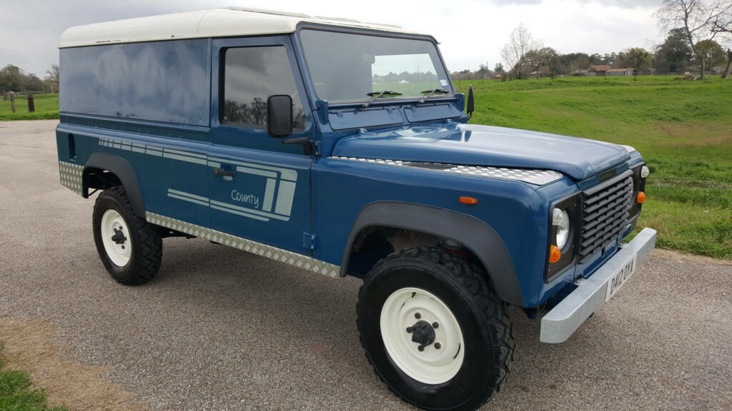 Classic 1987 Defender Land Rover Wallpaper - Rugged Blue Design