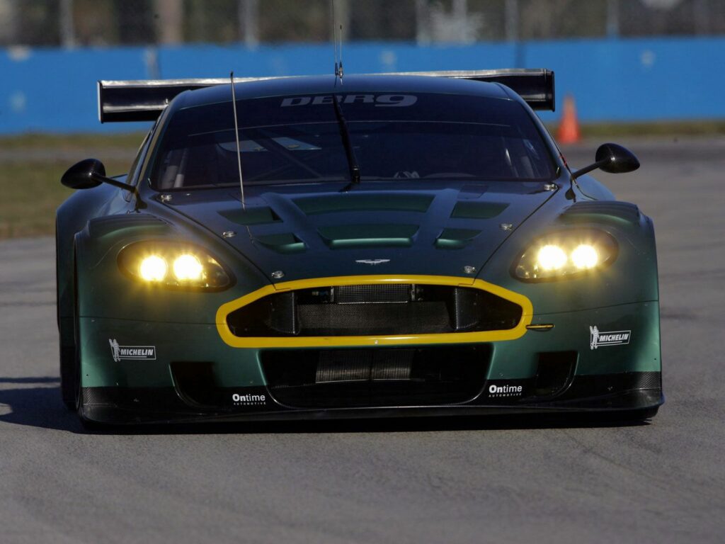 Stunning Green 2005 Aston Martin DBR9 Racing Car Wallpaper
