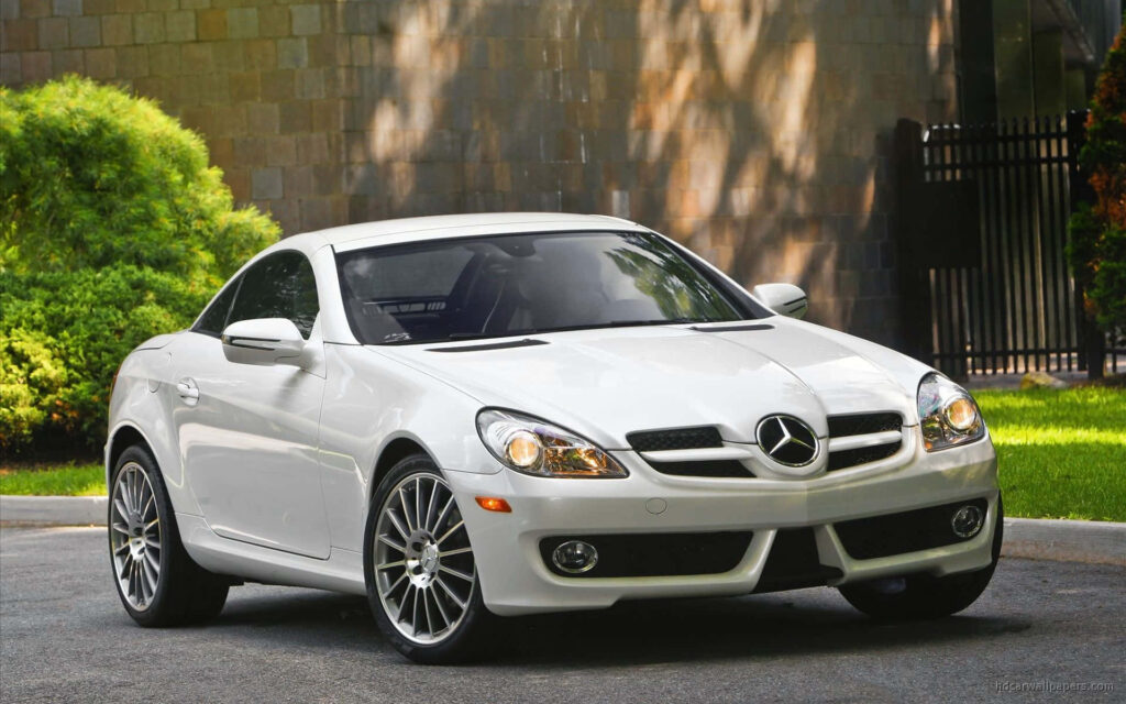 Stunning White 2010 Mercedes-Benz SLK-Class Wallpaper Background
