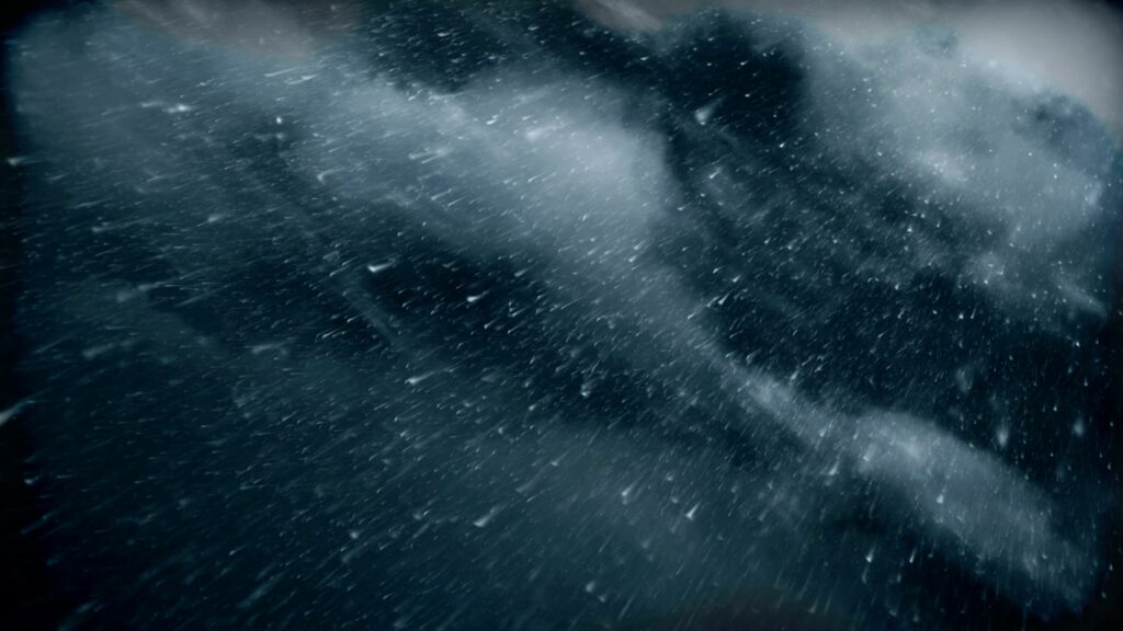 Stunning 3840x2160 Abstract Wallpaper: Dark Clouds & Motion Blur
