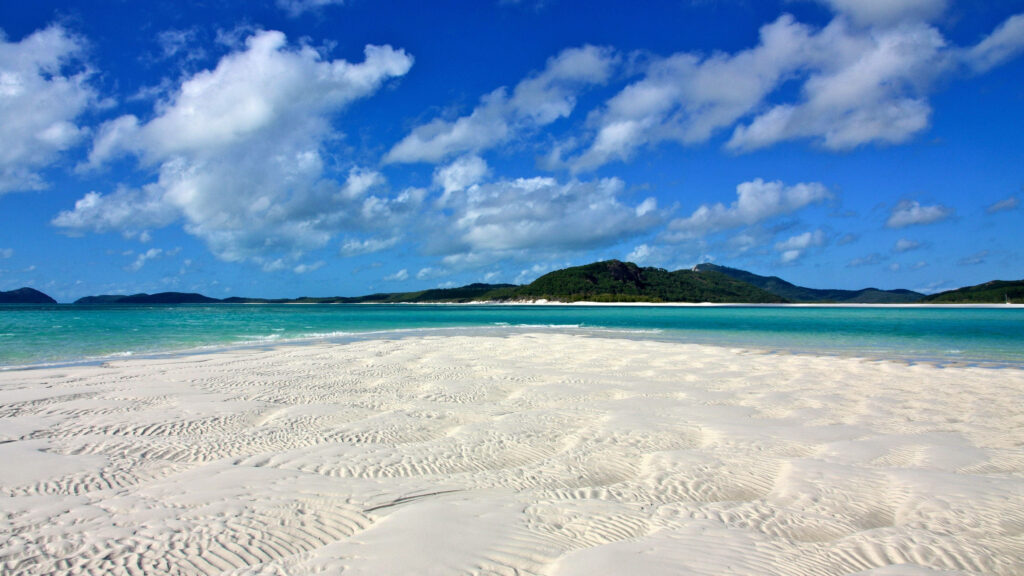 Serene Beachscape 4K Wallpaper: Pristine Sand & Turquoise Waters