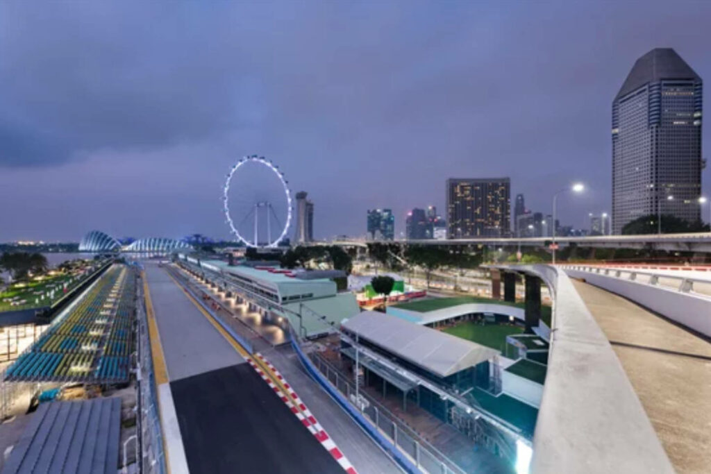 Stunning 4K Cityscape Wallpaper: F1 Racetrack & Vibrant Skyline