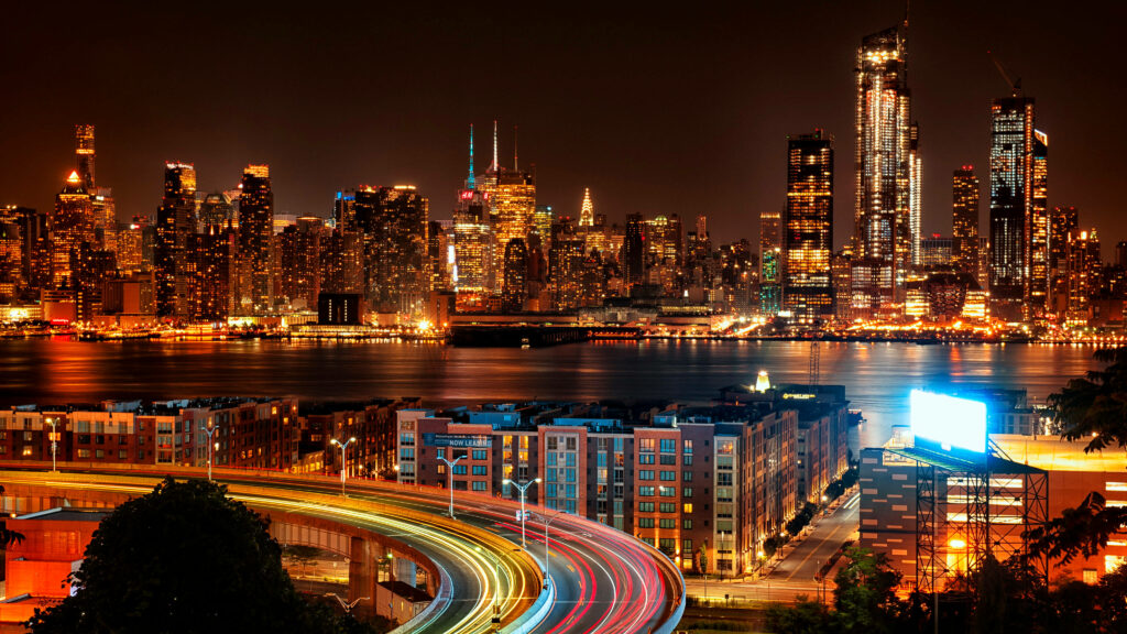 Stunning Manhattan Nighttime 4K Wallpaper: Light Trails & Skyline