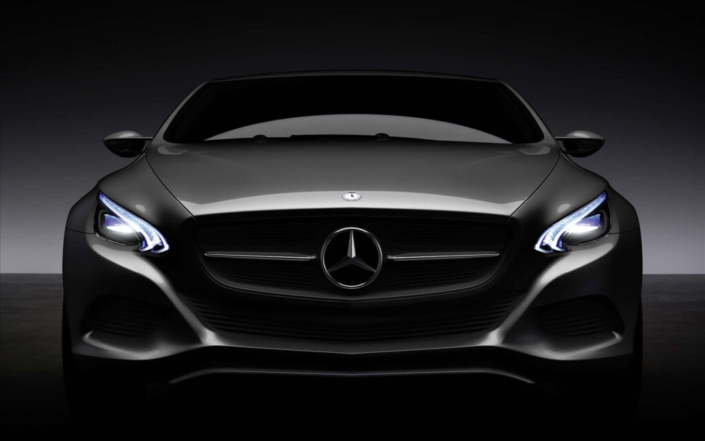 Luxurious 4K Mercedes E-Class Wallpaper: Sleek Design & Iconic Emblem
