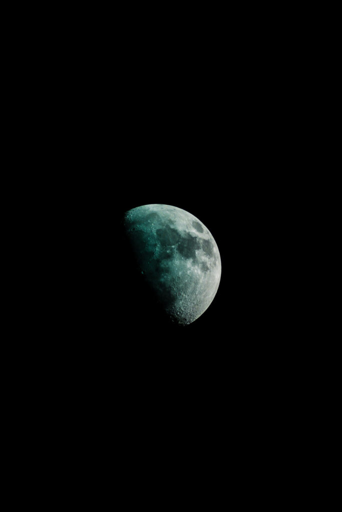 Stunning 4K Moon Wallpaper: Serene Space Background & Detail