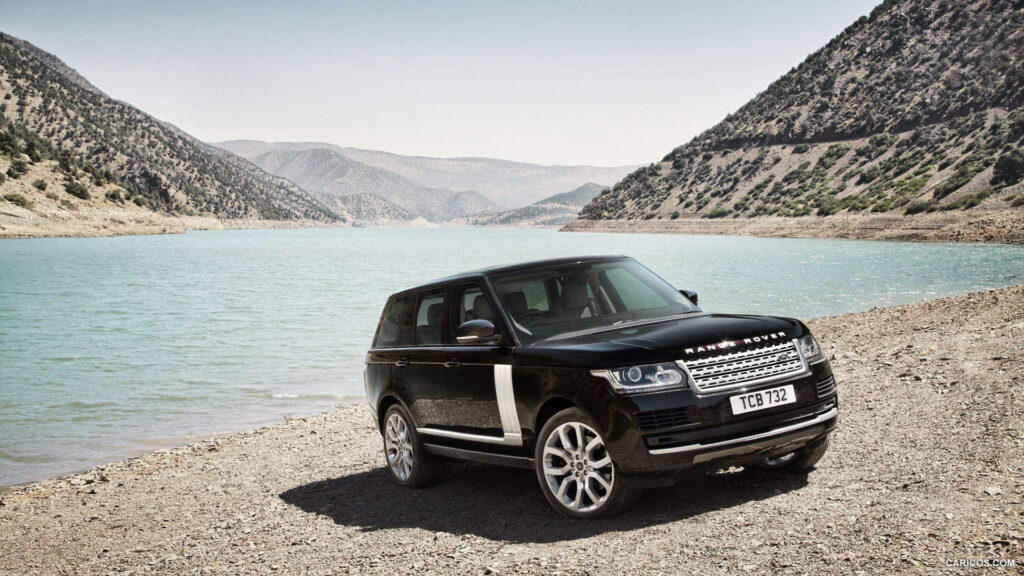 Stunning 4K Range Rover Wallpaper by Serene Seashore & Mountains