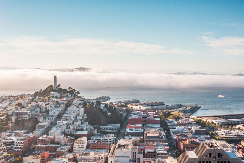 Stunning 4K Aerial San Francisco Cityscape Wallpaper with Fog & Coit Tower
