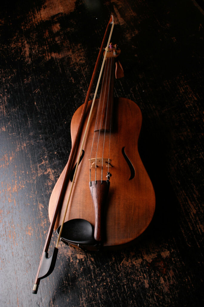 Elegant 4K Violin Wallpaper on Rustic Wooden Surface Background