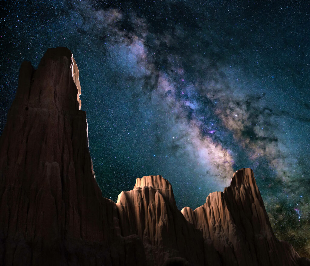 Stunning 4K Milky Way Wallpaper over Cathedral Gorge Rock Formations