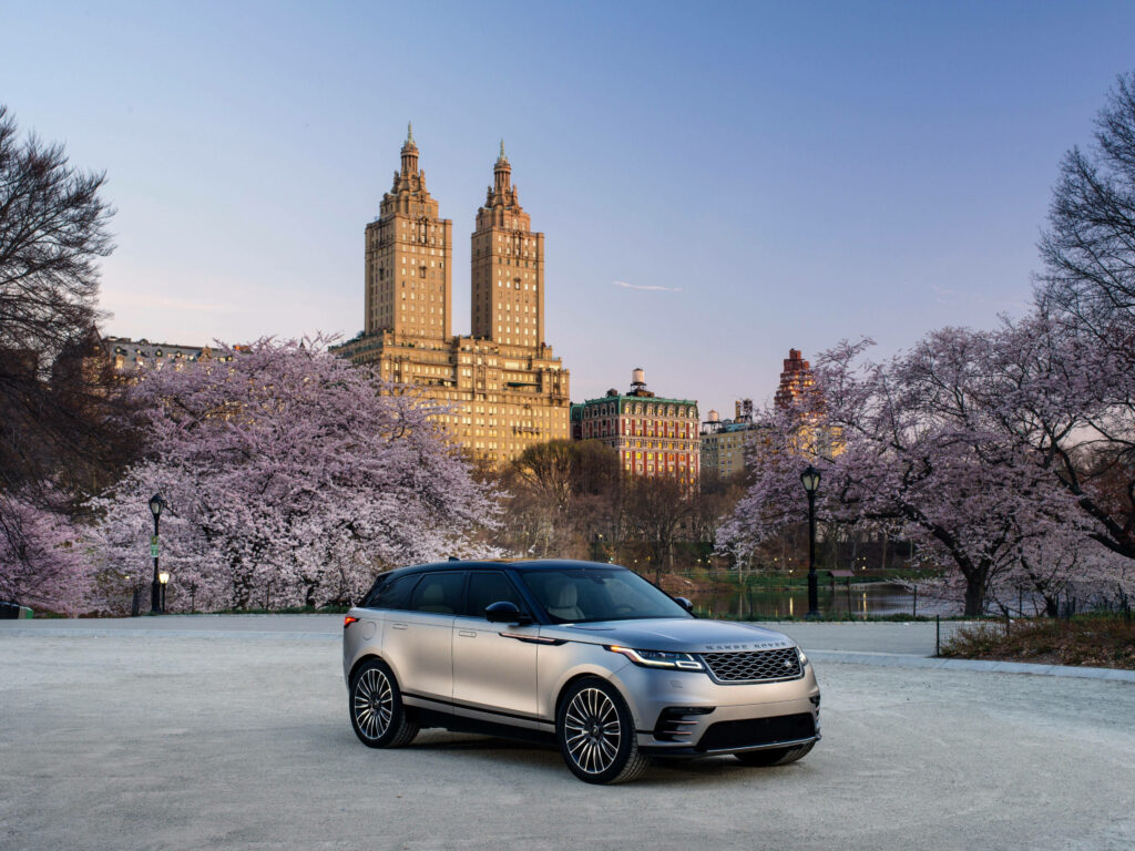 Luxury Range Rover Velar 4K Wallpaper: Nature Meets Urban Elegance