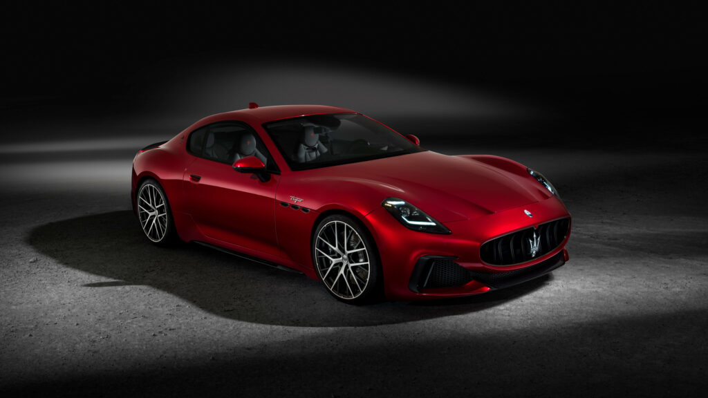 Stunning 5120x1440 Maserati Wallpaper: Luxurious Car Design