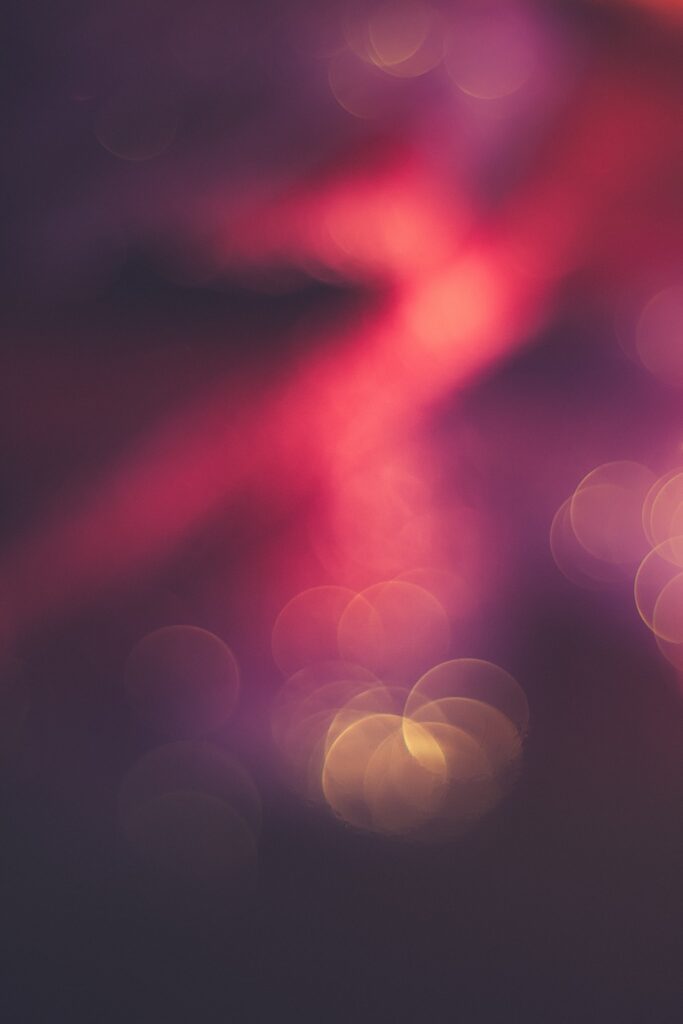 Dreamy Abstract Wallpaper: Soft Bokeh in Purple, Red & Gold