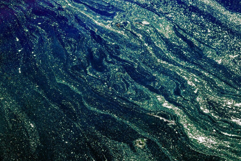Mesmerizing Abstract Wallpaper with Fluid, Wavy Patterns
