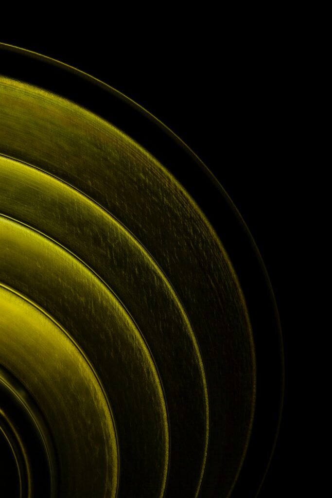 Abstract Gold Ring Wallpaper on Black Background - Striking Design