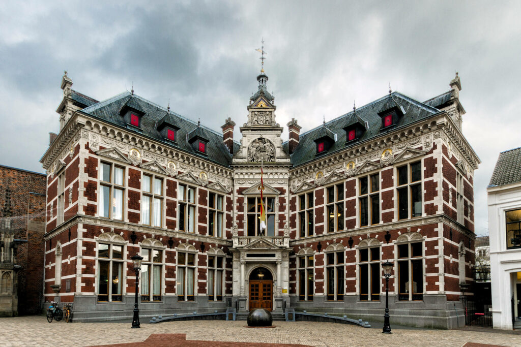Stunning Academy Building Wallpaper: Historic Charm & Intricate Design