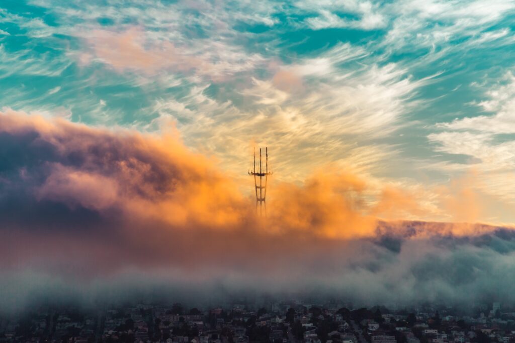 Stunning Aerial City Wallpaper: Cloud-Blanketed Sunset Scene