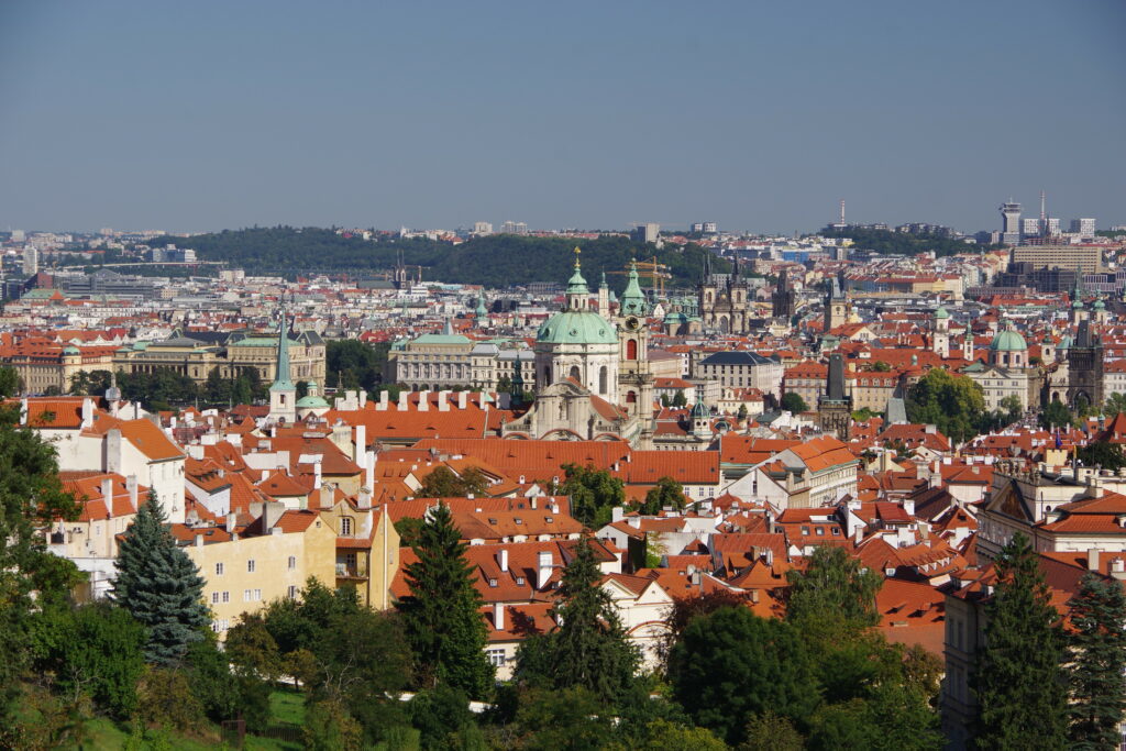 Stunning Aerial Cityscape Wallpaper: Charming Architecture & Greenery