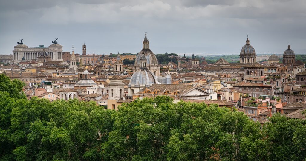 Stunning Aerial Cityscape Wallpaper: Historic Charm & Greenery