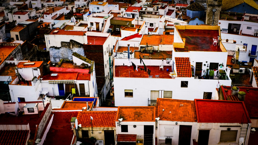 Stunning Cityscape Wallpaper: Vibrant Urban Rooftops & Architecture