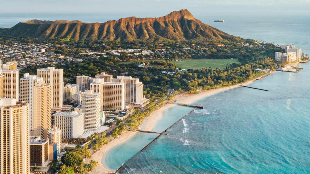 Stunning Aerial View of Oahu's Coastline - Tropical Paradise Wallpaper