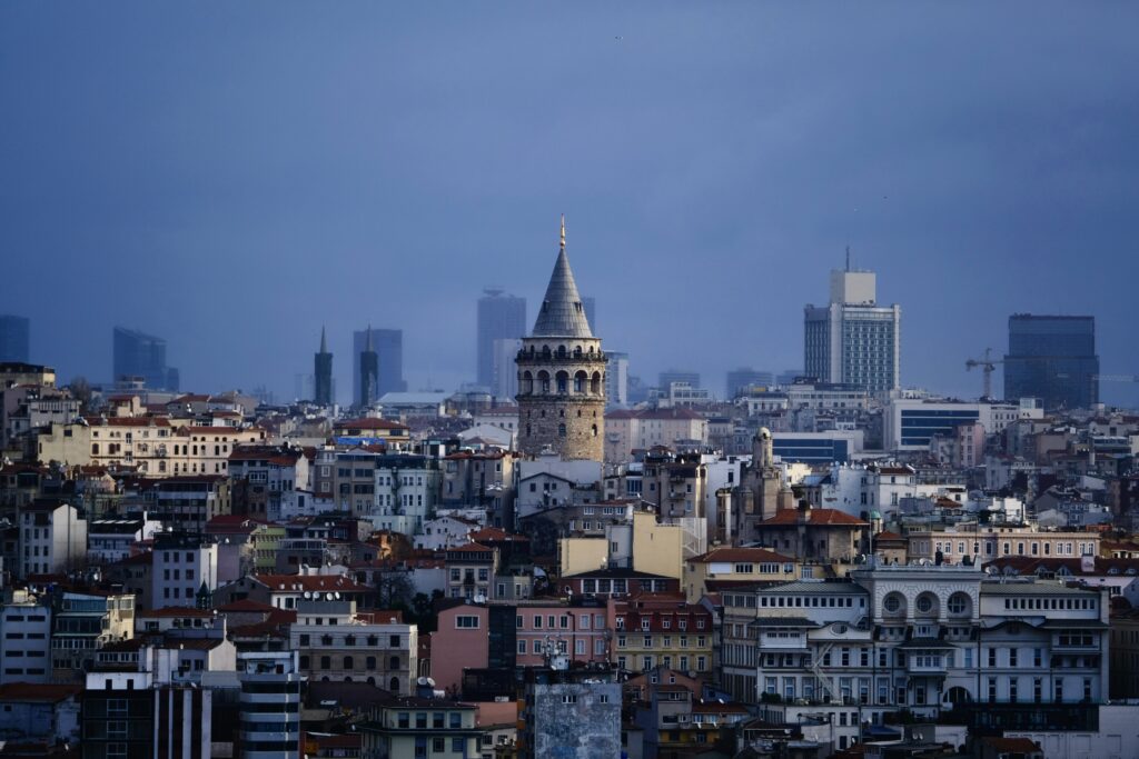 Twilight Cityscape Wallpaper: Historic Tower Amidst Urban Beauty