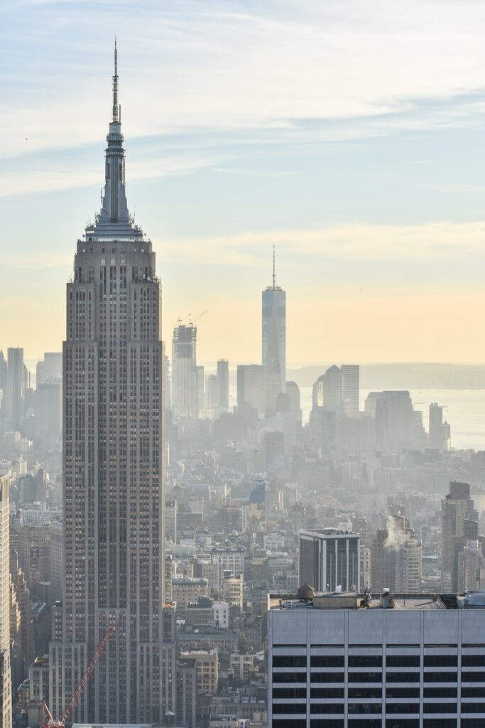 Stunning Aerial Metropolis Wallpaper: Foggy Skyline & Skyscrapers