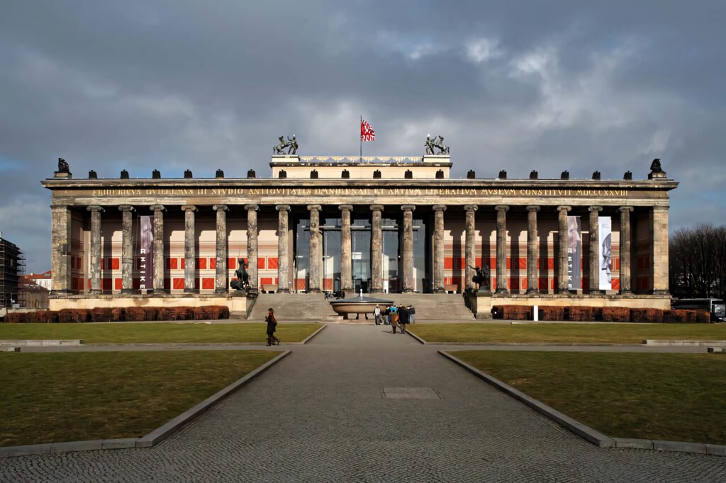 Altes Museum Wallpaper: Neoclassical Beauty on Museum Island, Berlin