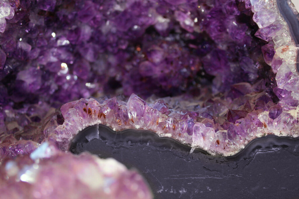 Close-up of vibrant purple amethyst geode edge with intricate crystal formations wallpaper