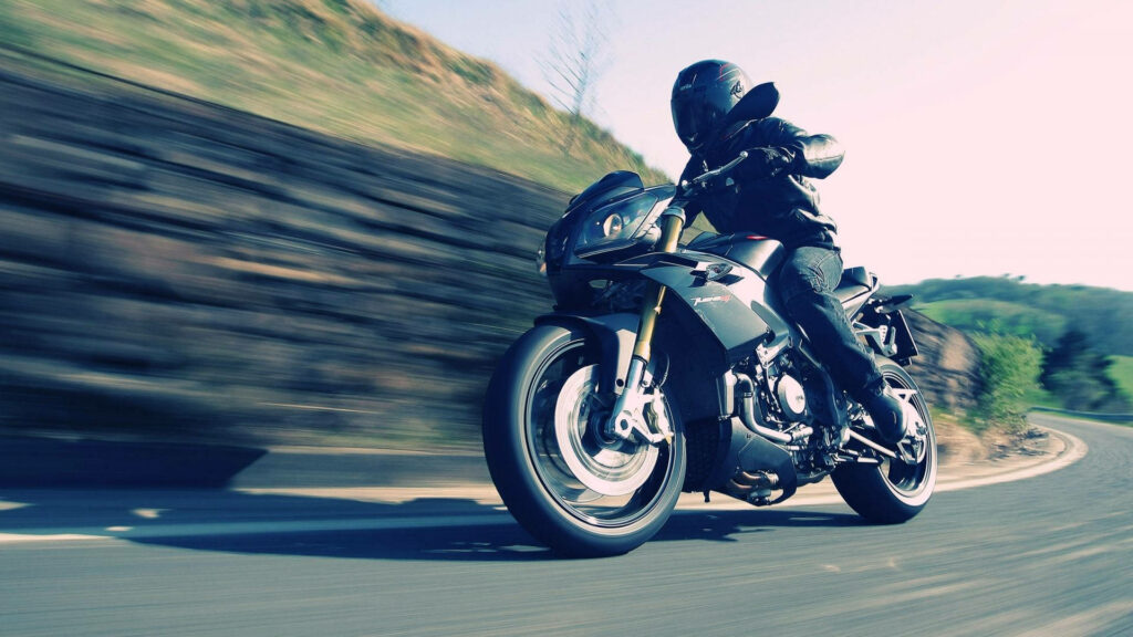 Stunning Aprilia Motorcycle Wallpaper: Sleek Design in Motion