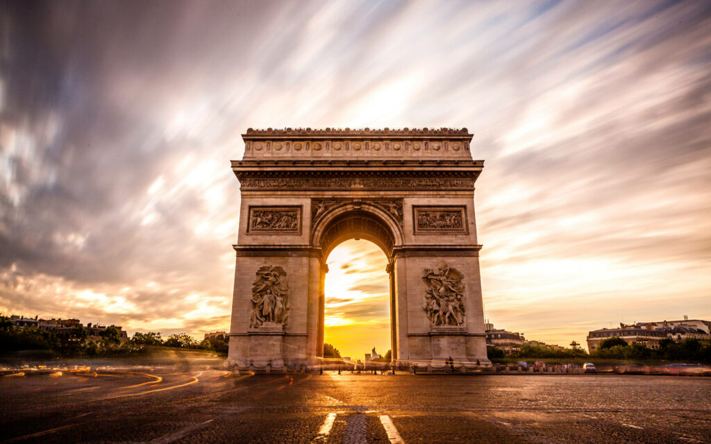 Stunning Arc de Triomphe Wallpaper with Orange Sky & Light Streaks