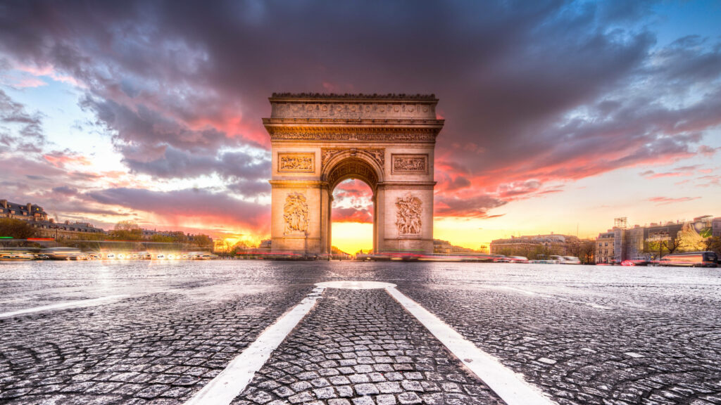 Stunning Arc de Triomphe Wallpaper: Sunset Sky & Cobblestone Streets