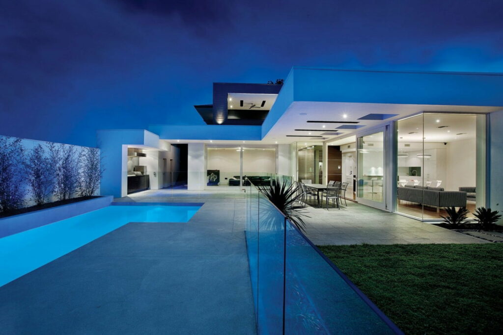 Serenity Retreat: Marvelous Architecture with a Stunning Pool in the Background - HD Wallpaper of a Gorgeous House