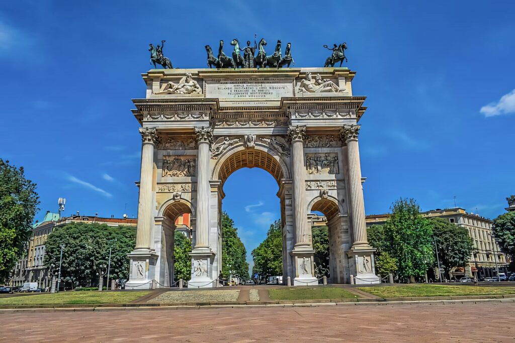 Stunning Arco Della Pace Wallpaper: Milan Architecture & Greenery