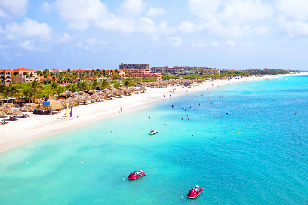 Breathtaking Aruba Beach Wallpaper: Turquoise Waters & Vibrant Shoreline