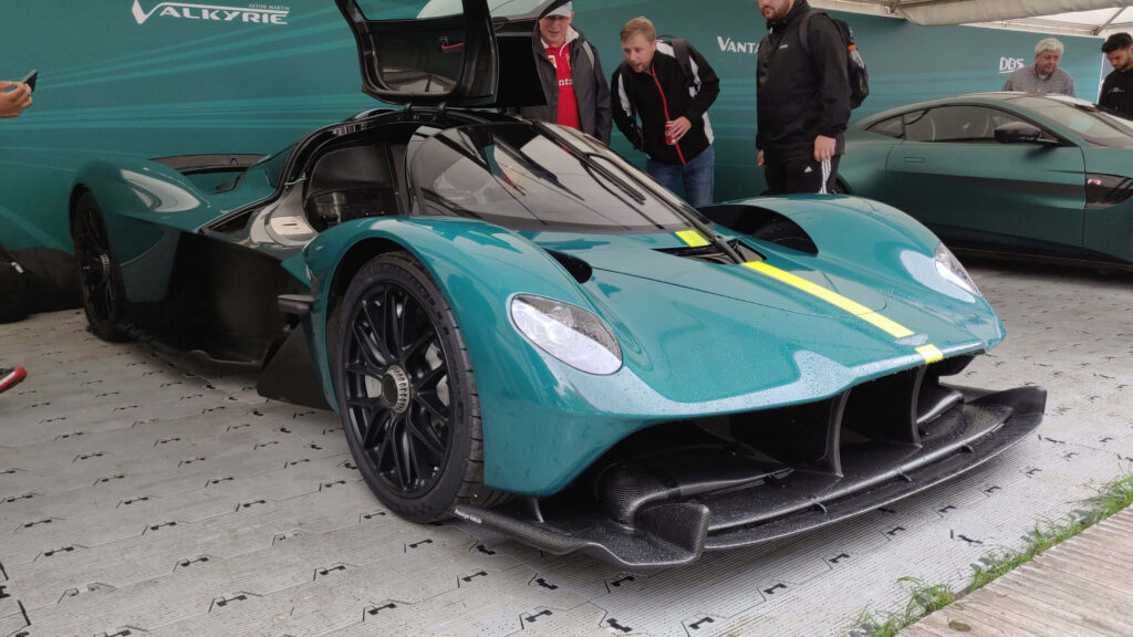 Aston Martin Valkyrie Wallpaper: Sleek Hypercar Design & Luxury