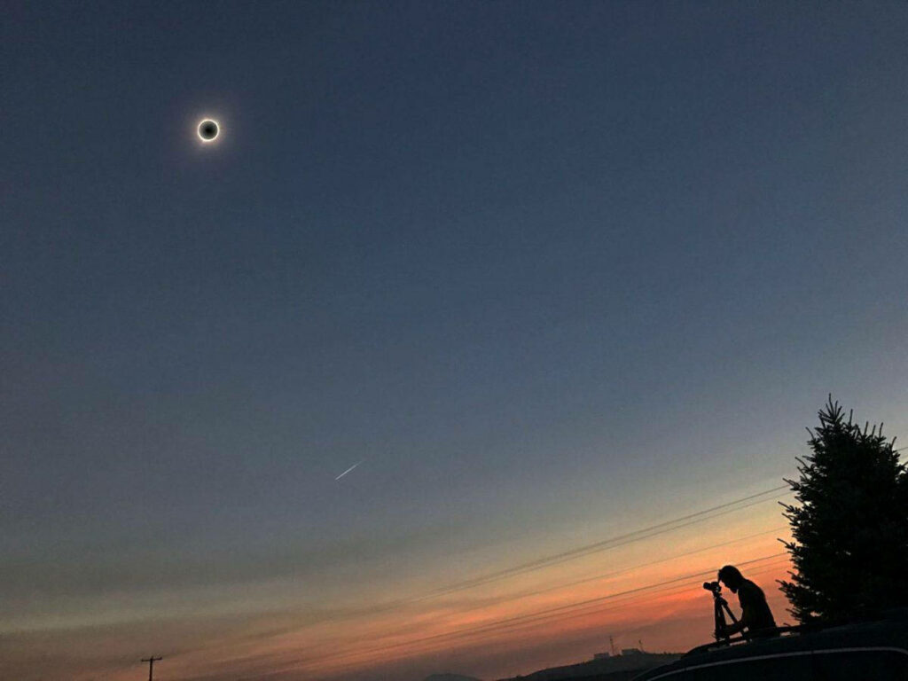 Stunning Astronomer Wallpaper: Solar Eclipse Under Twilight Sky