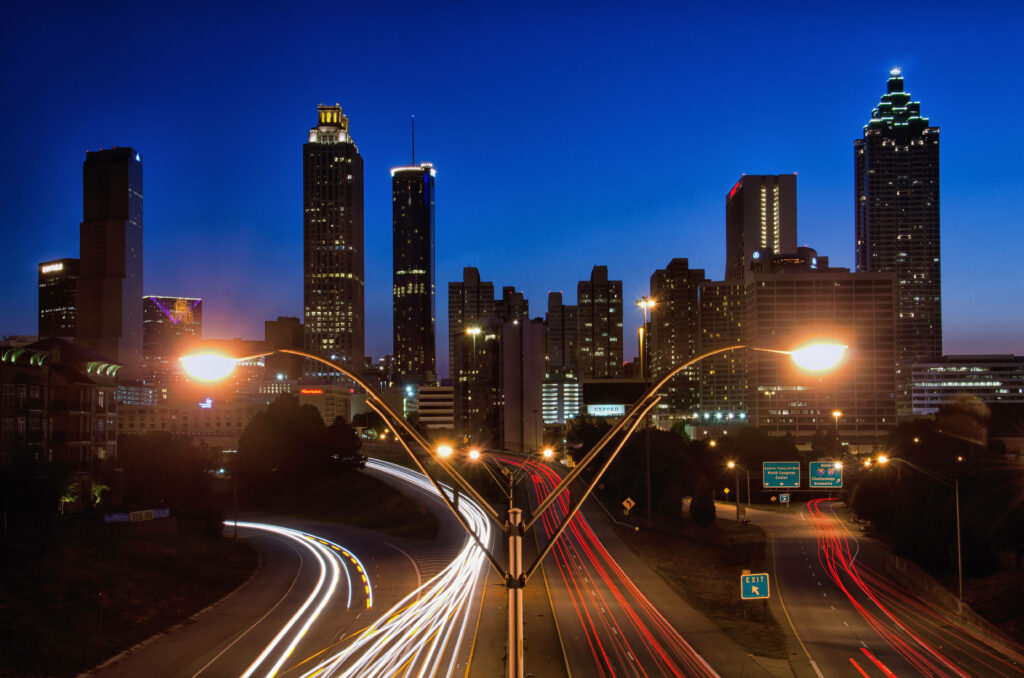 Vibrant Atlanta Skyline Wallpaper at Dusk with Dynamic Light Trails