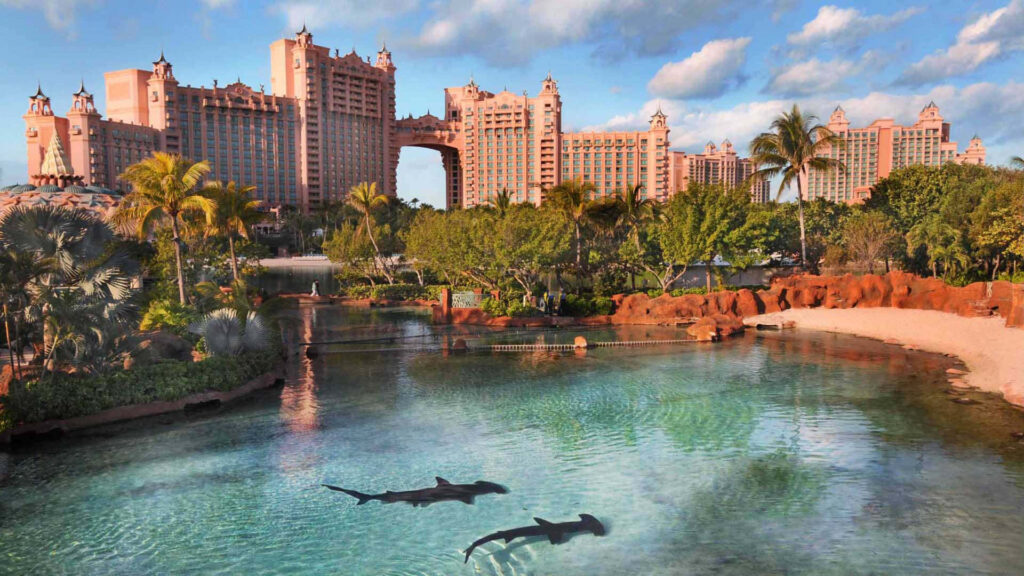 Stunning Atlantis Resort Wallpaper: Pink Architecture & Clear Waters