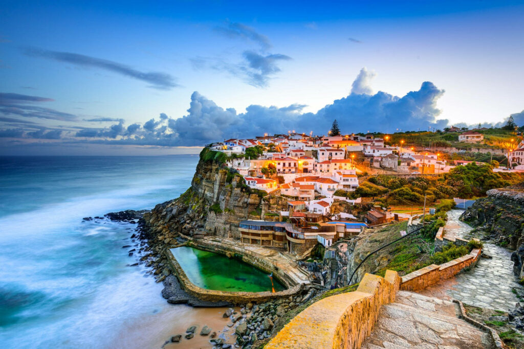 Vibrant Azenha Do Mar Wallpaper: Charming Clifftop Houses & Ocean View
