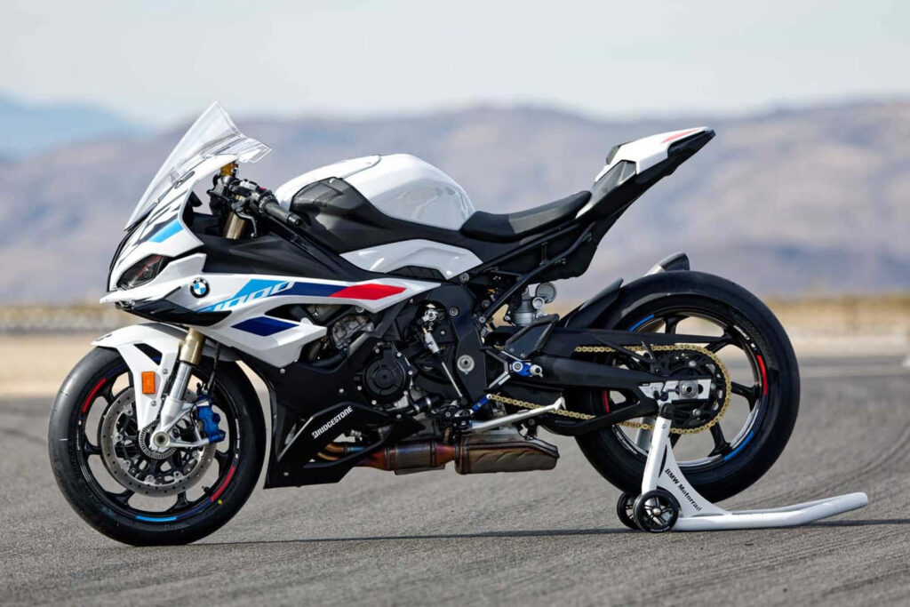 Powerful BMW Motorrad Wallpaper: Adventure & Freedom Design