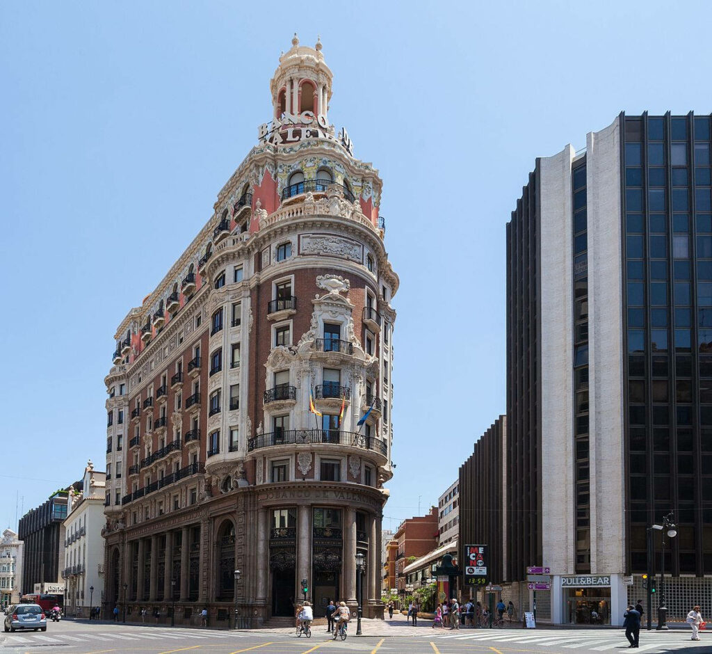 Stunning Banco de Valencia Wallpaper: Historic Architectural Landmark