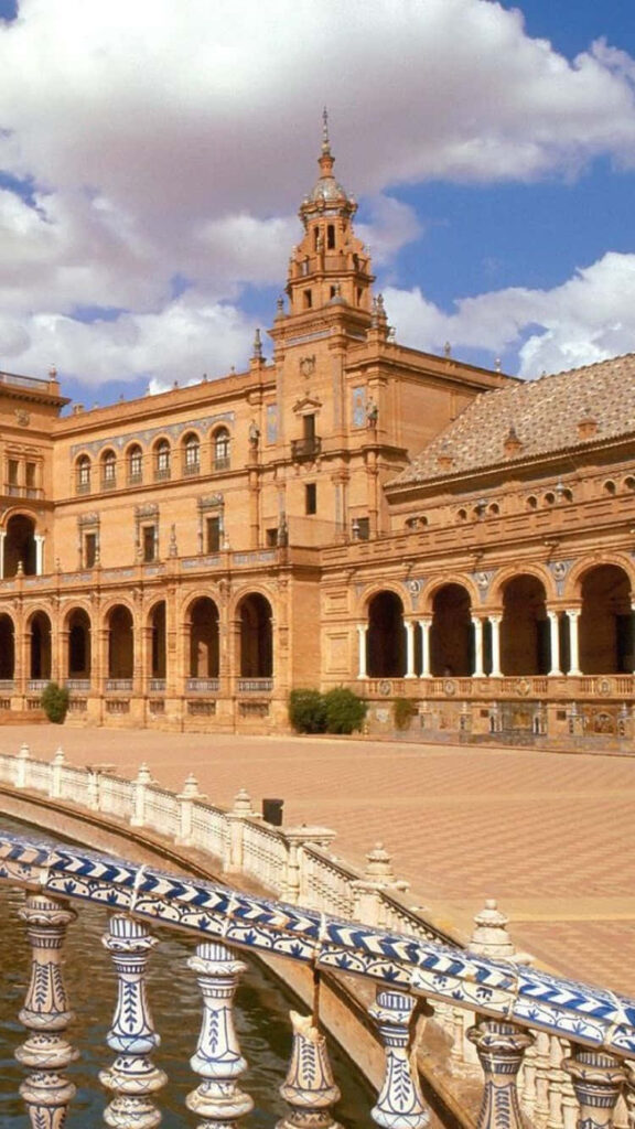 Stunning Barcelona Landmark Wallpaper: Intricate Details & Blue Sky