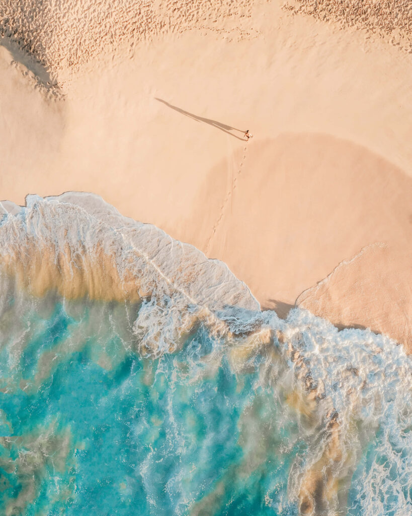 Stunning Beach Wallpaper: Crystal-Clear Waters & Golden Sands