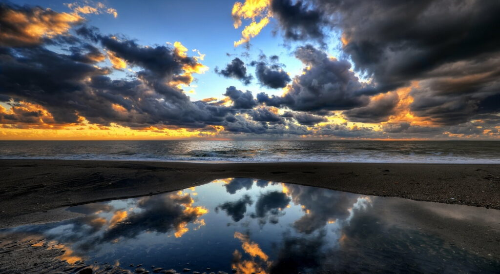 Dramatic Beach Sunset Wallpaper: Nature's Power & Beauty